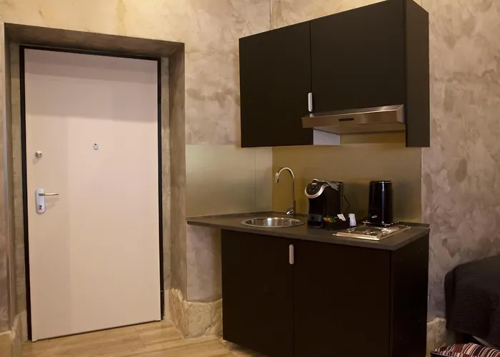 Jadore Monic בית הארחה 4*